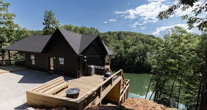 The Black Pearl on Norris Lake