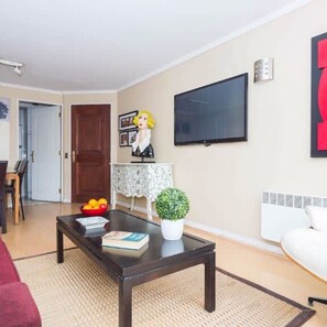 1 bedroom, Internet - Carmencita St I Classic 1 Bedroom Apartment in El Golf (Santiago)