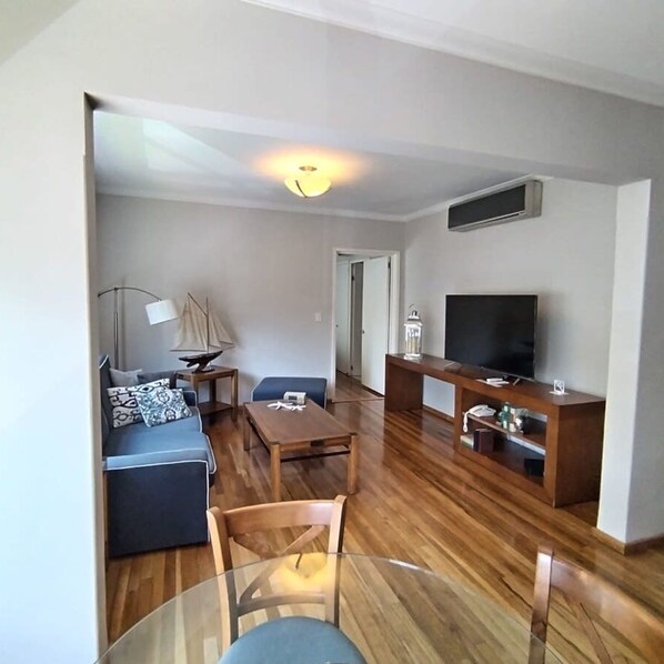 1 bedroom, Internet - Arquimedes Deco - Colourful 1BR in Polanco (Mexico City)