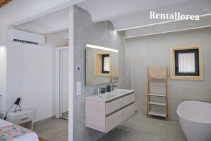 Shower, hair dryer, towels - Ses Rotes by Rentallorca (Campanet)