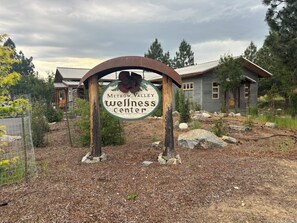 Warmsteinmassagen, Tiefengewebe-Massagen, klassische Massagen