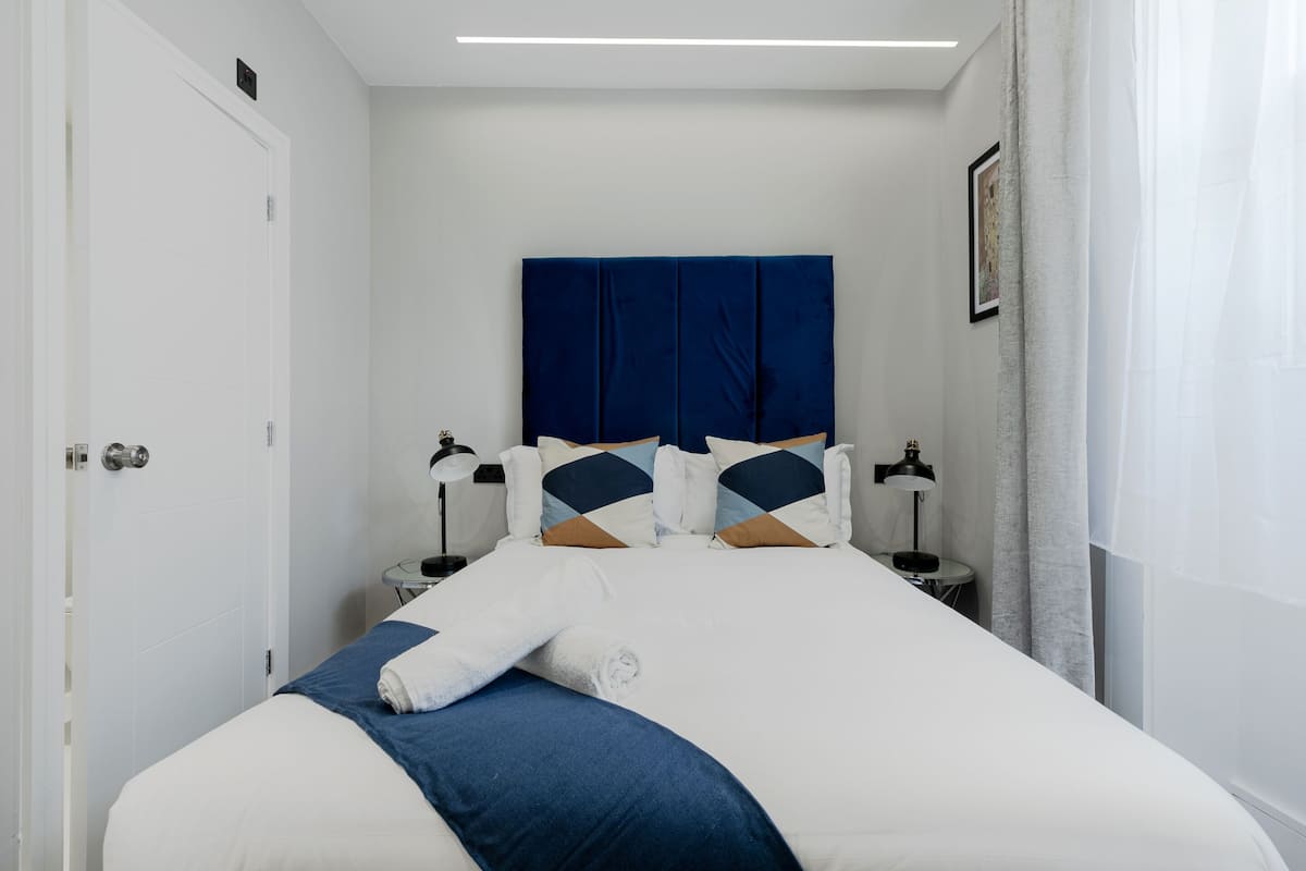 Comfort studio, en-suite badkamer (Lower Ground Floor) | Hypoallergeen beddengoed, verduisterende gordijnen