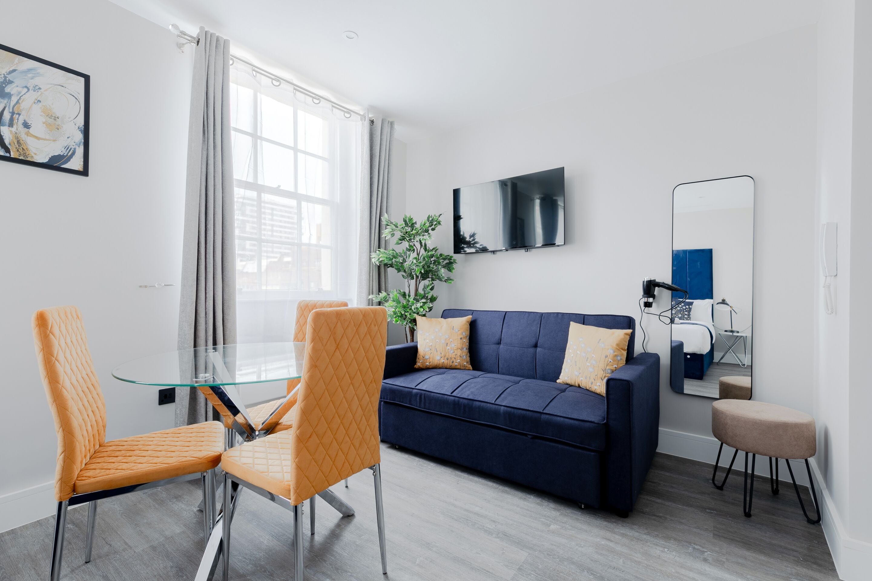 Superior-Studio, eigenes Bad, Stadtblick | Allergikerbettwaren, Verdunkelungsvorhänge, Bügeleisen/Bügelbrett