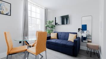 Superior-Studio, eigenes Bad, Stadtblick | Allergikerbettwaren, Verdunkelungsvorhänge, Bügeleisen/Bügelbrett