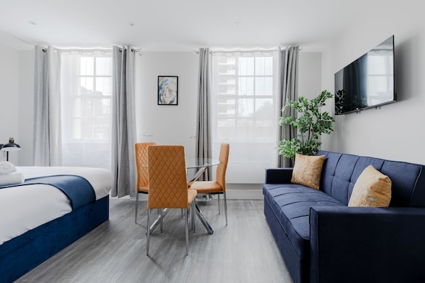 Superior-Studio, eigenes Bad, Stadtblick
