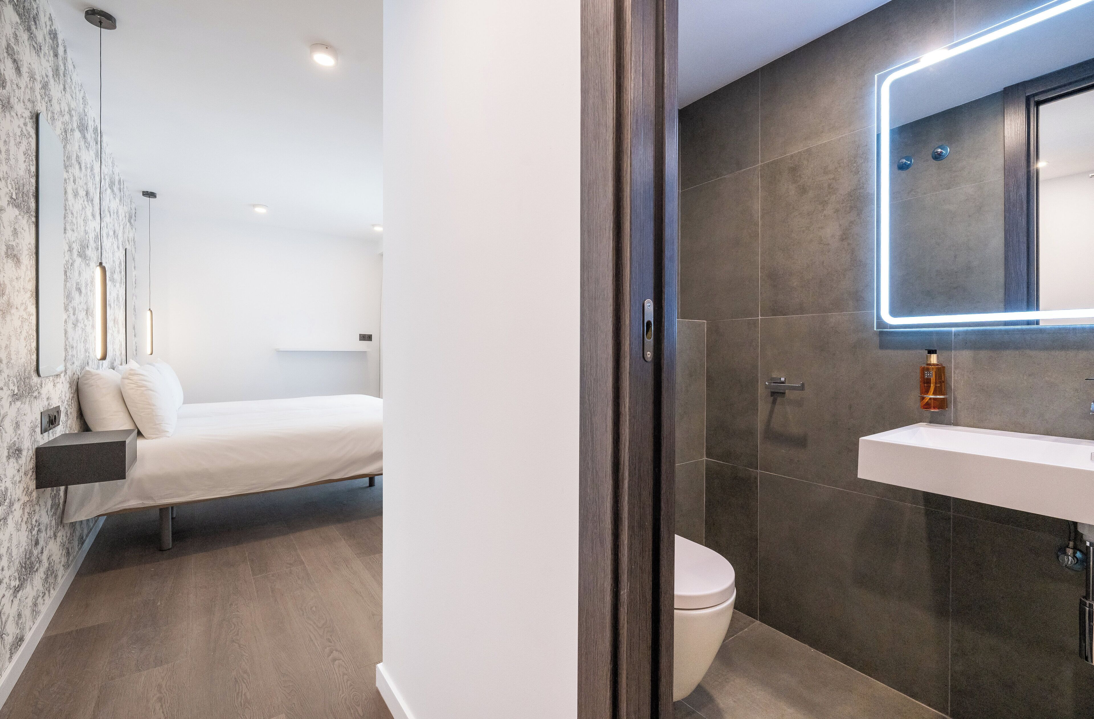 Ducha, artículos de tocador de diseñador, secador de pelo, toallas