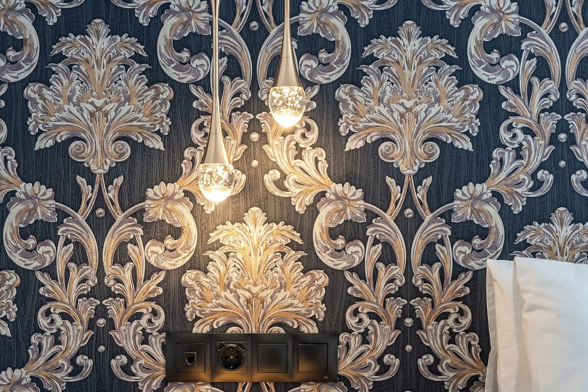 Premium bedding, in-room safe, individually decorated