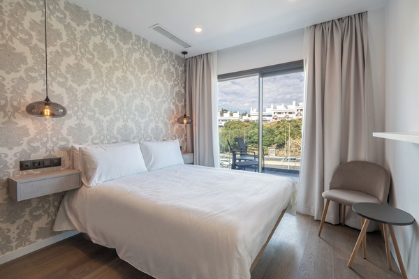Habitación doble superior, para no fumadores, Terraza | Ropa de cama de alta calidad y caja de seguridad en la habitación