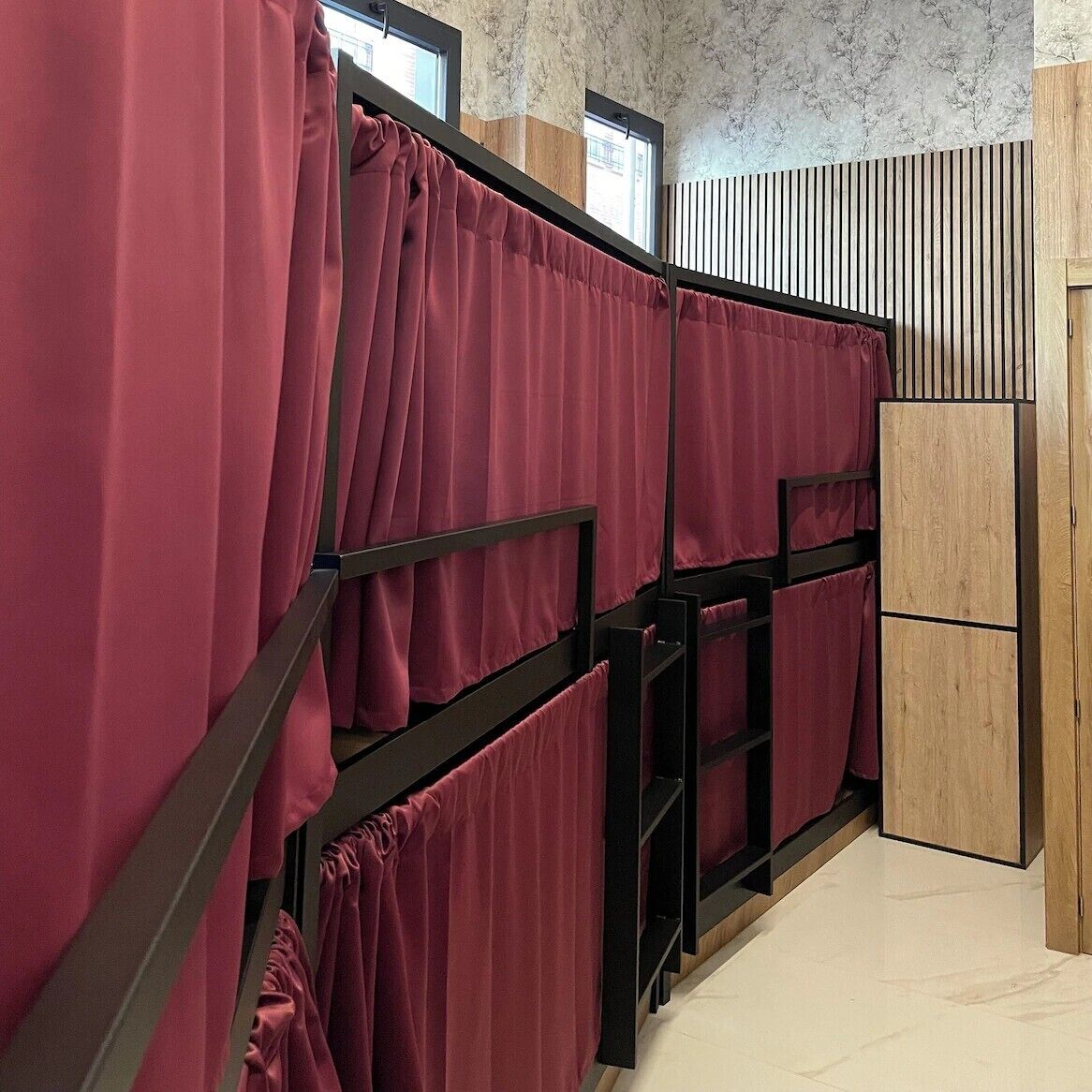 Ropa de cama hipoalergénica, cortinas blackout y wifi gratis 