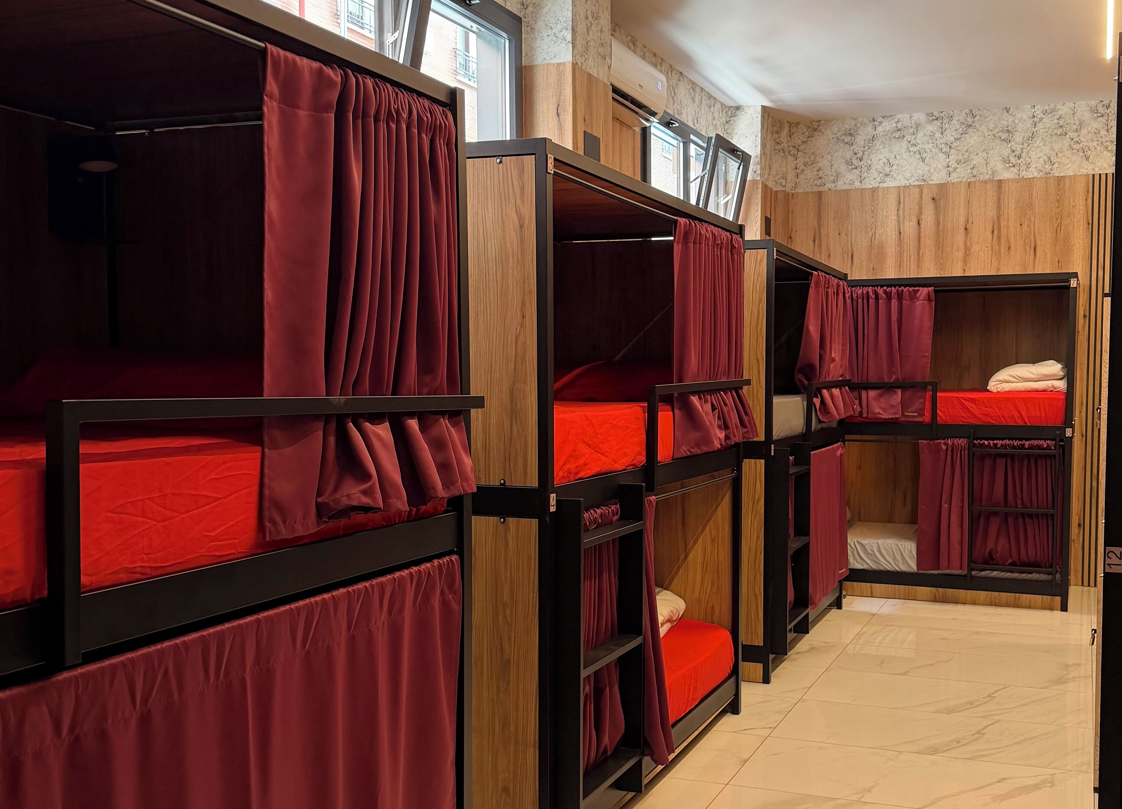 Dormitori compartit Comfort, dormitori mixt | Roba de llit hipoal·lergògena, cortines opaques i wifi gratuïta 