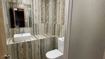 Dormitorio compartido Confort, dormitorio mixto | Baño | Regadera
