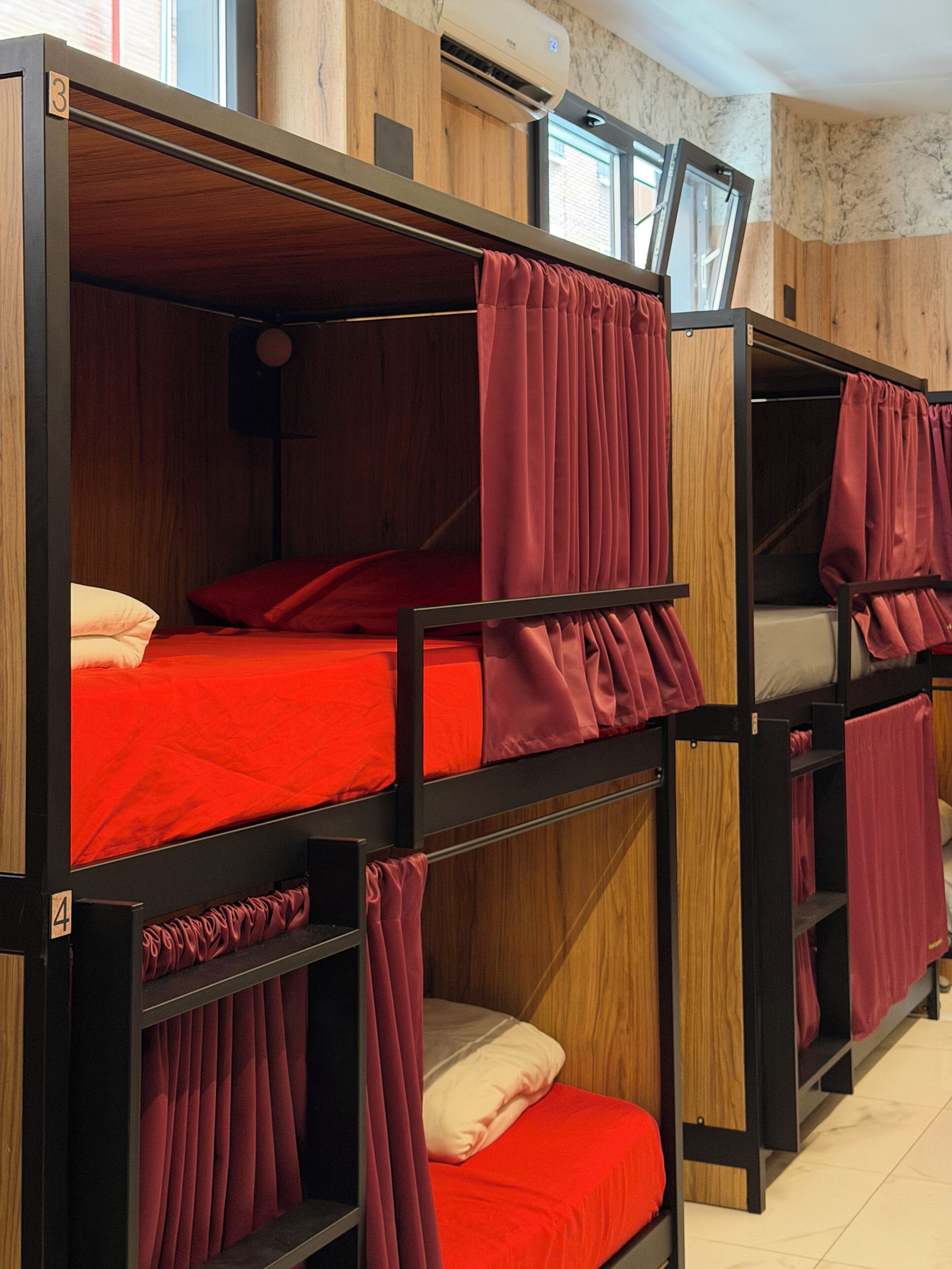 ห้องคอมฟอร์ทพักรวม, หอพักรวม | เครื่องนอนป้องกันสารก่อภูมิแพ้, ผ้าม่านกันแสง, Wi-Fi ฟรี, ผ้าปูที่นอน