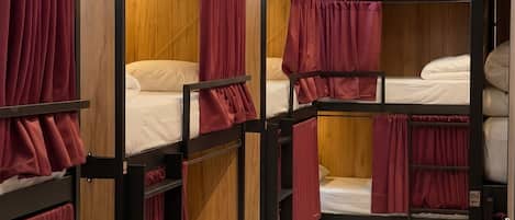 Hypo-allergenic bedding, blackout drapes, free WiFi, bed sheets