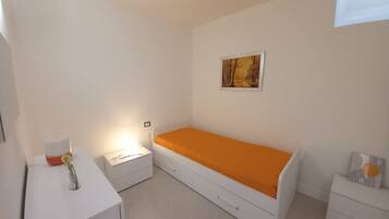 2 Schlafzimmer, BĂŒgeleisen/BĂŒgelbrett, Reisekinderbett, WLAN