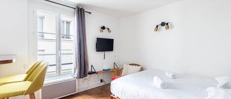 Schreibtisch, Bügeleisen/Bügelbrett, Internetzugang, Bettwäsche