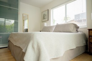 3 bedrooms, iron/ironing board, travel crib, free WiFi