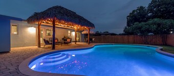 Cozy Pool house 1 mile to Deerfield Beach, Boca Raton, shopping & restaurants.