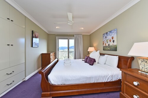 Villa 3br Gruner Veltliner located within Cypress Lakes Resort