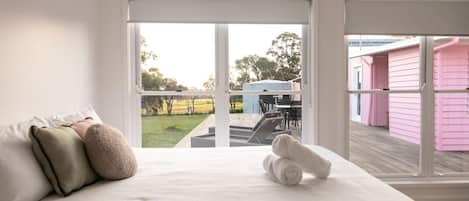 6 bedrooms, iron/ironing board, free WiFi