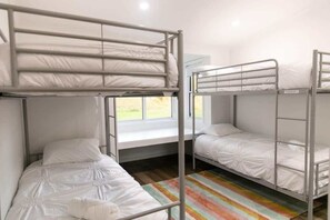 6 habitaciones, escritorio, tabla de planchar con plancha y wifi gratis 
