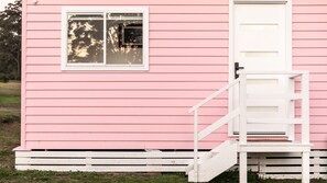 Exterior detail - Heart of Lovedale - Experience our charming pink home in Hunter Valley. (Keinbah)