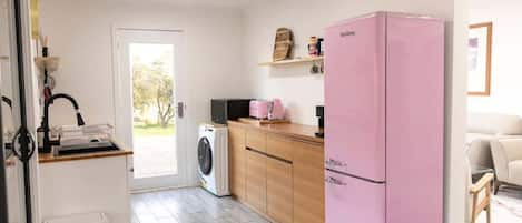 Coffee/tea maker, fridge, microwave, oven