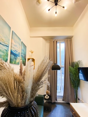 Comfort Studio, Ensuite | Blackout drapes, iron/ironing board, free WiFi