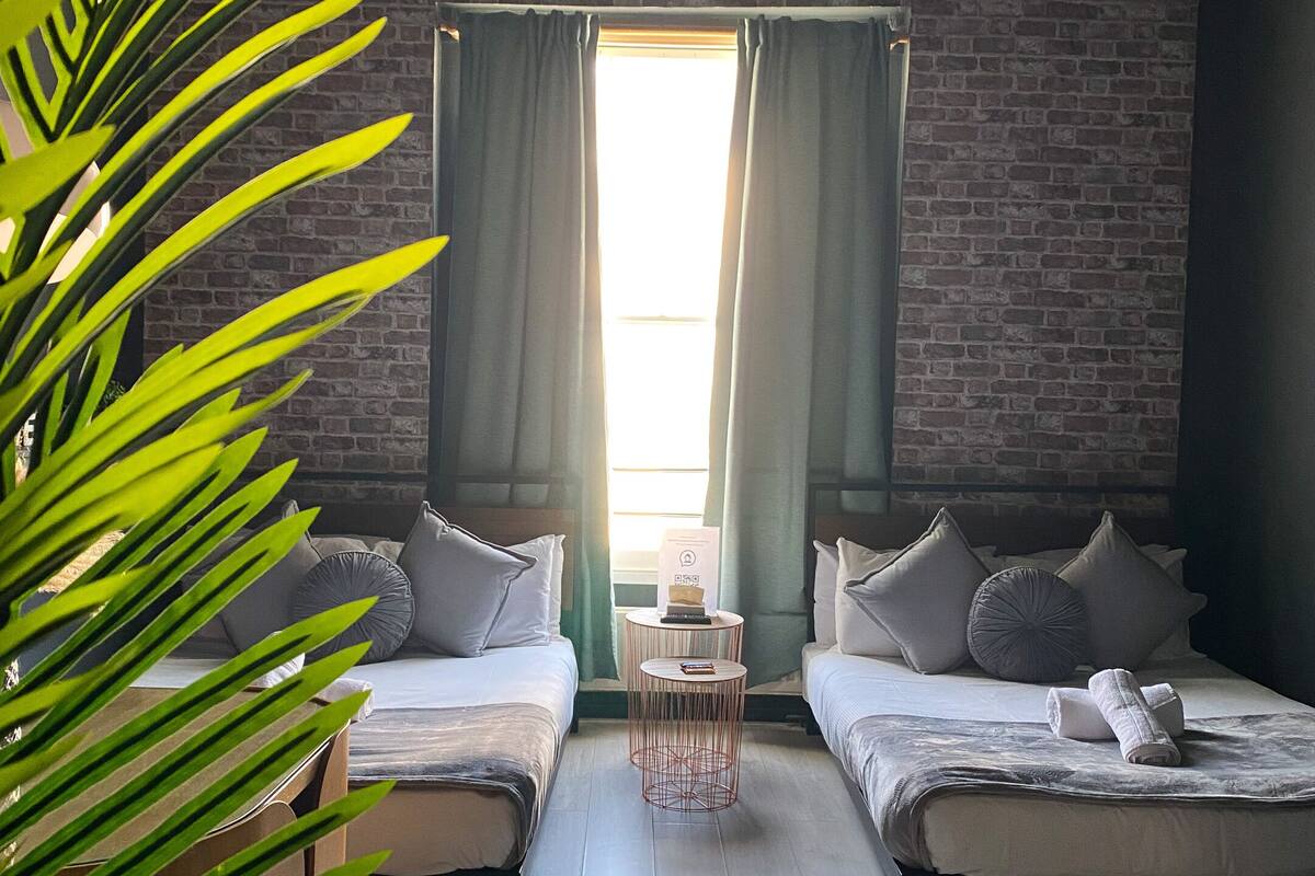 Family Studio, Ensuite | Blackout drapes, iron/ironing board, WiFi (free)