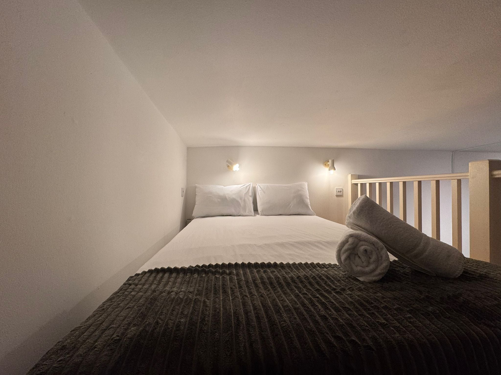 Deluxe Studio, Ensuite | Blackout drapes, iron/ironing board, free WiFi