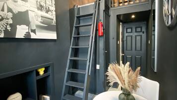 Standard Studio, Ensuite | 1 bedroom, blackout drapes, iron/ironing board, free WiFi