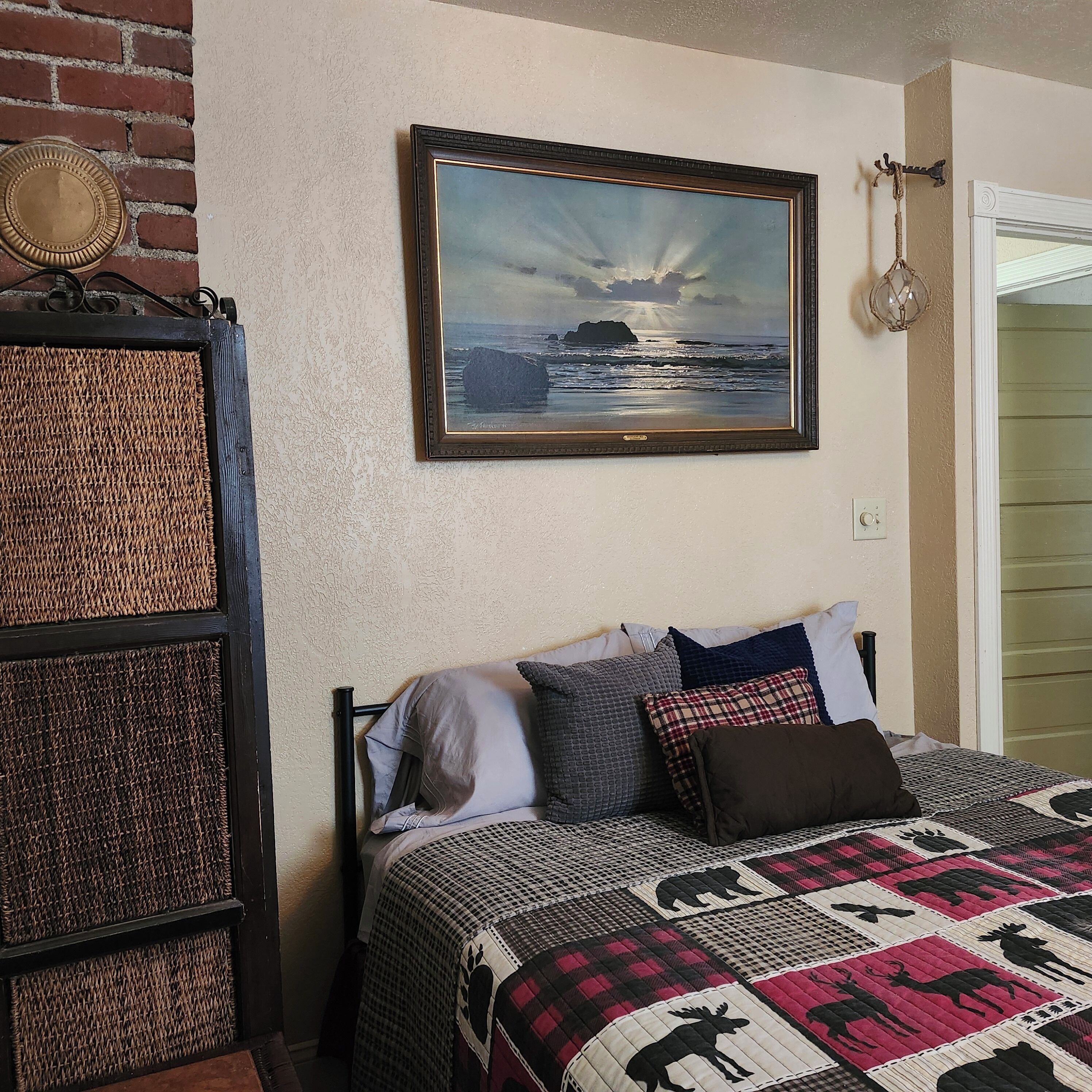 2 slaapkamers, een strijkplank/strijkijzer, gratis wifi, beddengoed