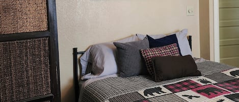 2 bedrooms, iron/ironing board, WiFi (free), bed sheets