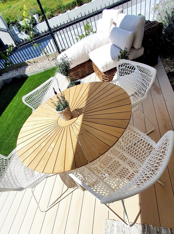 Outdoor dining - DIE Zeil 5 Ferienwohnung Deluxe im Rheingau - Calm Down Just Relax (Eltville am Rhein)