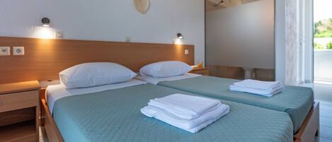 Minibar, bureau, fer et planche à repasser, Wi-Fi gratuit