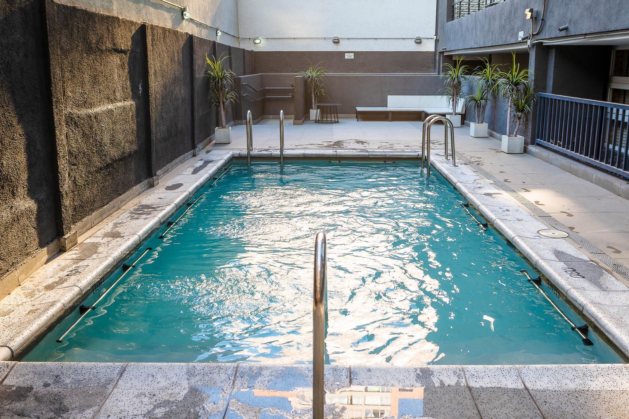 Kauden mukainen ulkouima-allas