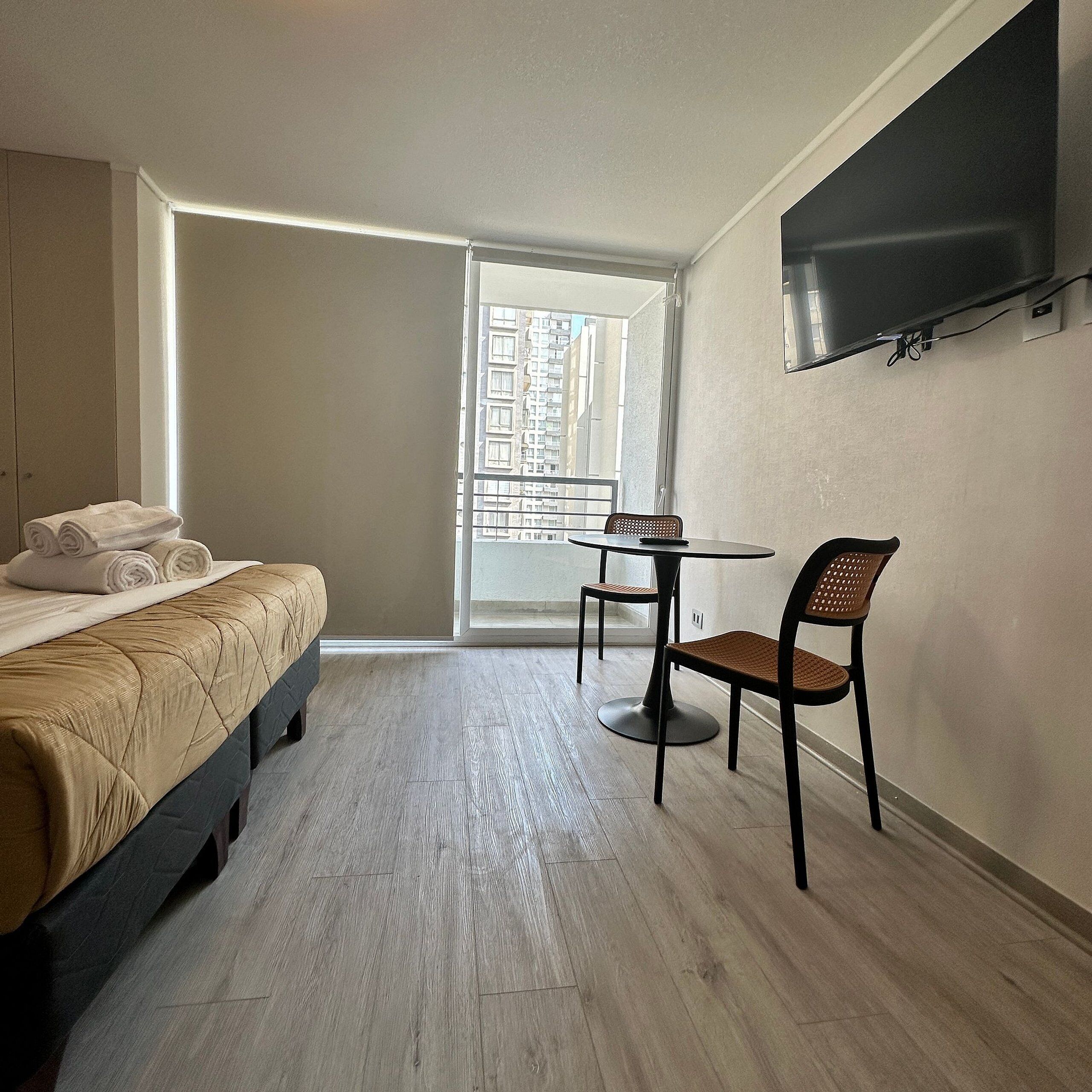 开间套房 (1) | 高档床上用品、羽绒被、记忆海绵床垫、特色装修