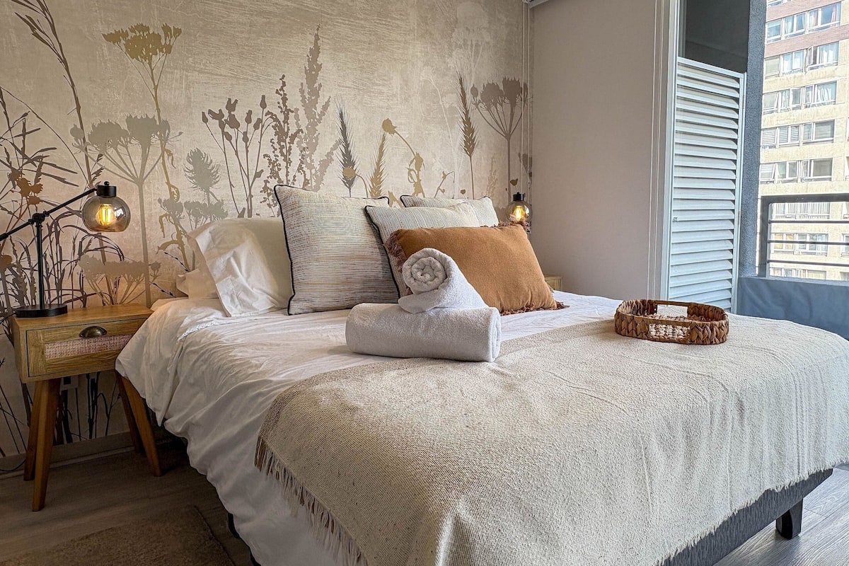 Chambre supérieure double, 1 lit double, balcon, vue sur la ville | 1 chambre, literie de qualité, lit avec matelas en mousse à mémoire