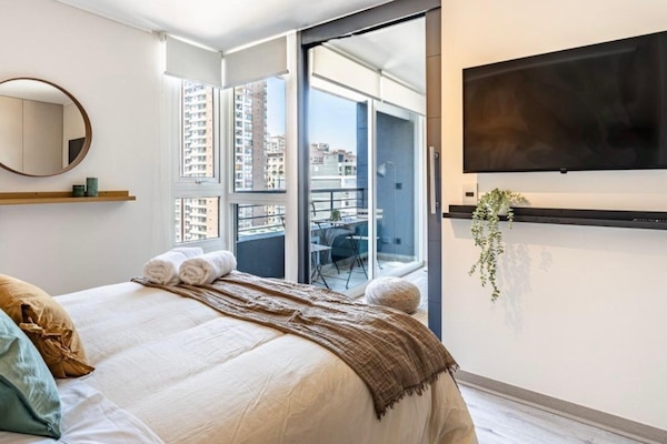 Deluxe Apartment | Premium bedding, down duvets, memory-foam beds, individually decorated