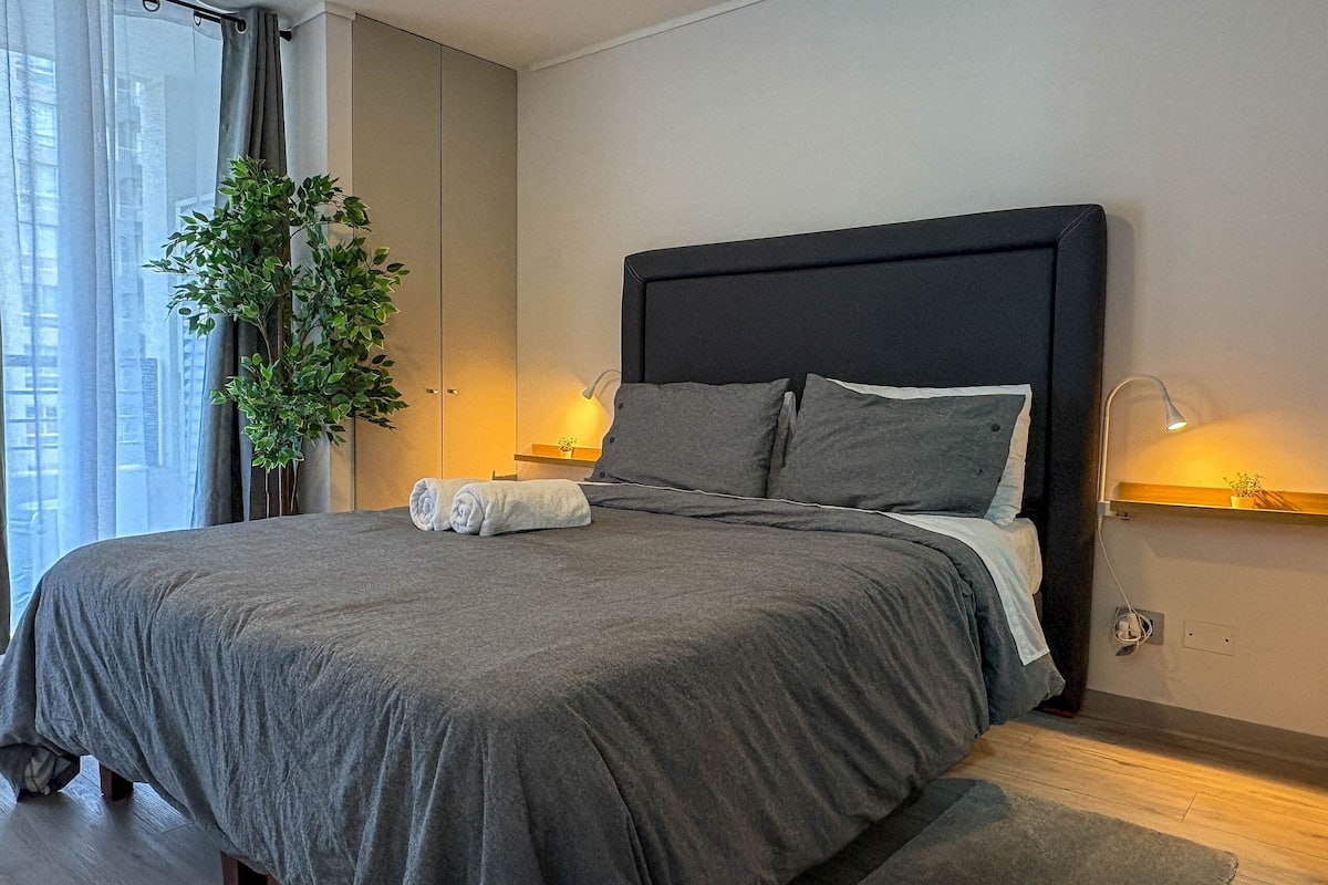 Chambre Confort double, 1 lit double, balcon, vue sur la ville | 1 chambre, literie de qualité, lit avec matelas en mousse à mémoire