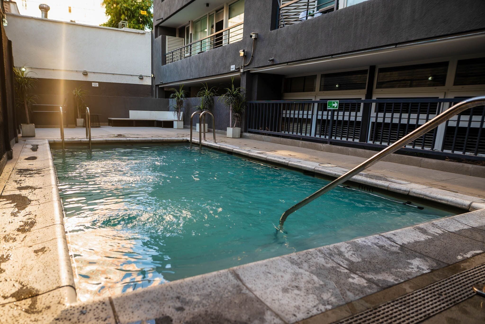 季节性开放的室外游泳池