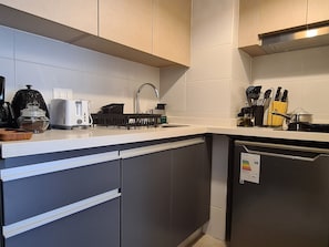 Studio | Cuisine privée | Grand réfrigérateur, micro-ondes, four, plaque de cuisson