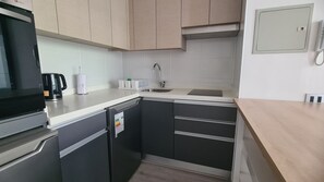 Superior Apartment (2) | Private kitchen | Full-size fridge, microwave, oven, stovetop
