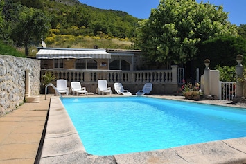 Vue sur piscine