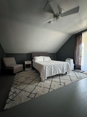 3 bedrooms, iron/ironing board, free WiFi, bed sheets - Walk anywhere on campus! 3BR home in College Heights. (State College)