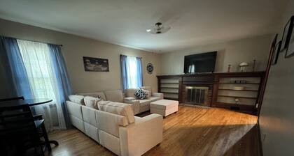 Walk anywhere on campus! 3BR home in College Heights.