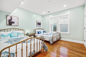 3 bedrooms, in-room safe, iron/ironing board, travel cot