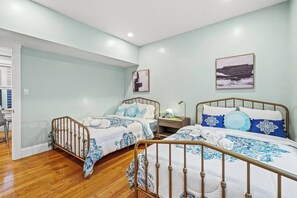 3 bedrooms, in-room safe, iron/ironing board, travel cot