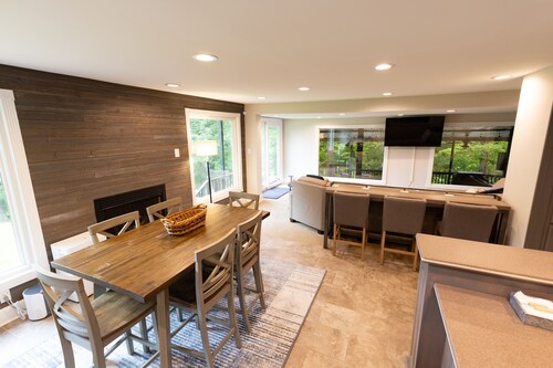 Lakefront Cedar Cove Cottage on Norris Lake