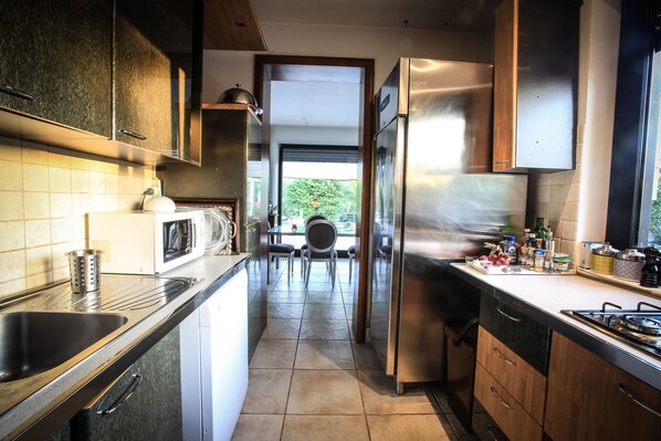 Réfrigérateur, micro-ondes, four, lave-vaisselle