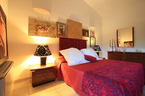 3 chambres, fer et planche à repasser, Wi-Fi gratuit, draps fournis